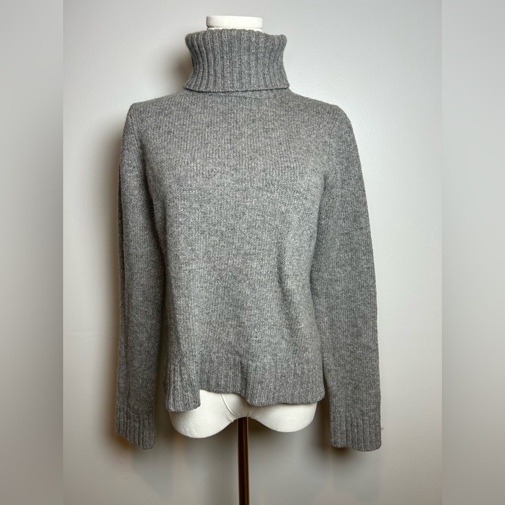 Theory Gray wool cashmere Turtleneck Sweater size medium minimalist luxury
